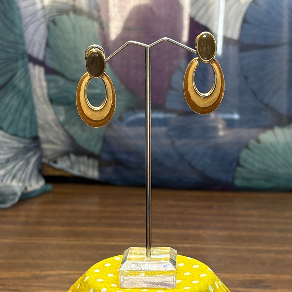 Elegant Gold, Green and Beige Oval Earrings
